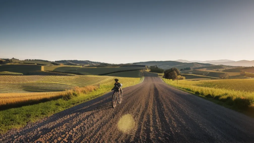 Pogacar nu este infailibil, dar câștigă din nou la Siena după o căzătură la 50 de kilometri de linia de sosire - Strade Bianche 2025