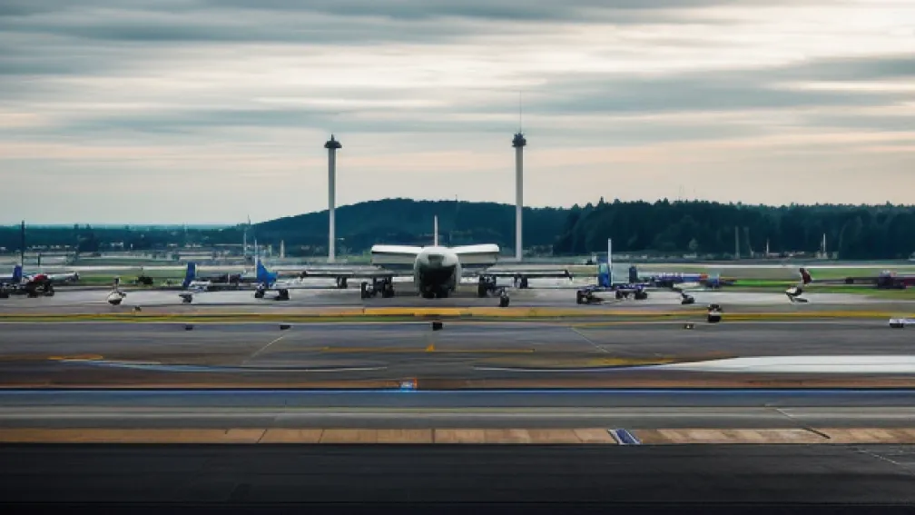 Greva masivă în aeroporturile Germaniei lasă la sol jumătate de milion de pasageri: Impact asupra economiei și transportului aerian