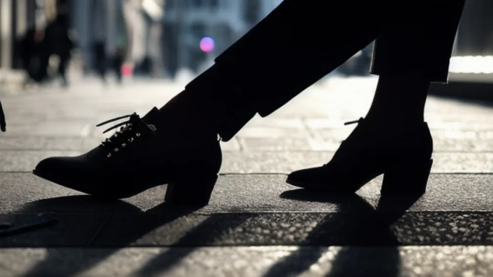 Îngrijitoare Acuzată că a Cheltuit 27.700 de Euro pe Pantofi Sport, Manichiură și Taxiuri, Scapă de Acuzația de Fraudă – Investigație în Madrid
