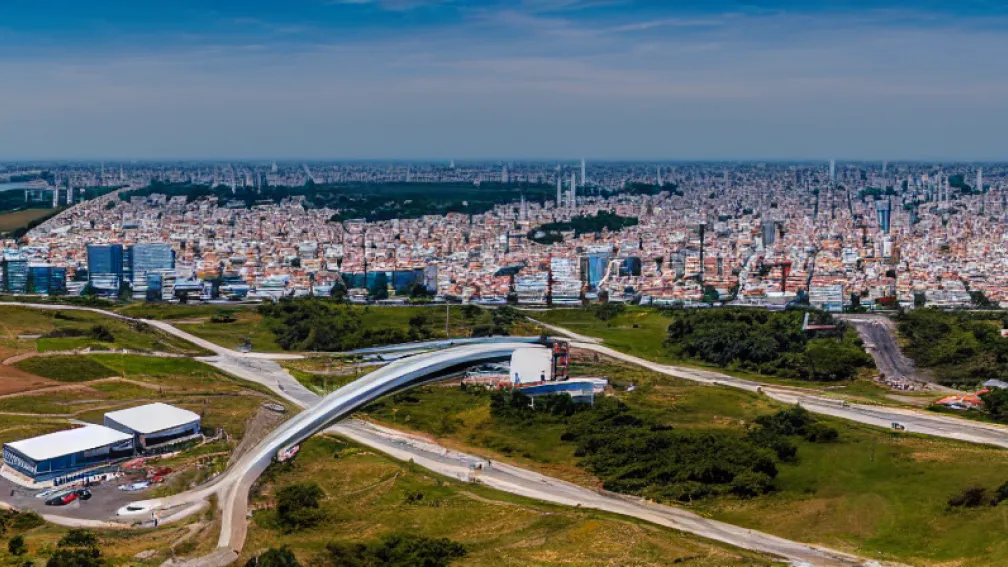 Guvernul Milei suspendă preventiv vânzarea Telefónica în Argentina. Impact asupra pieței de telecomunicații și a Grupului Clarín