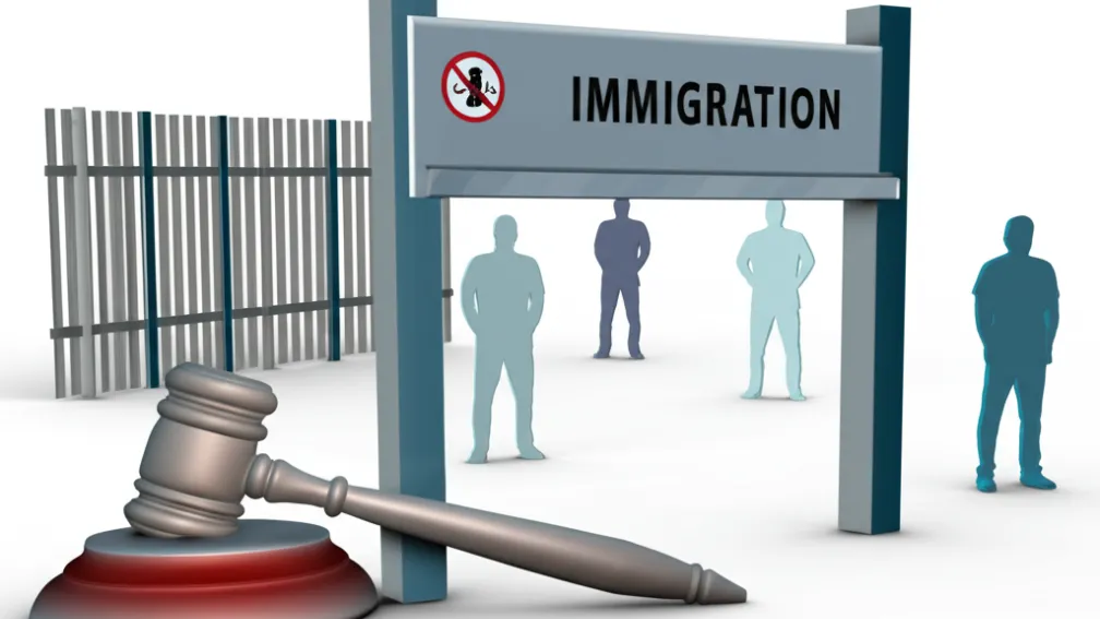 Un judecător blochează temporar ordinul lui Trump de a revoca «parole» pentru jumătate de milion de imigranți