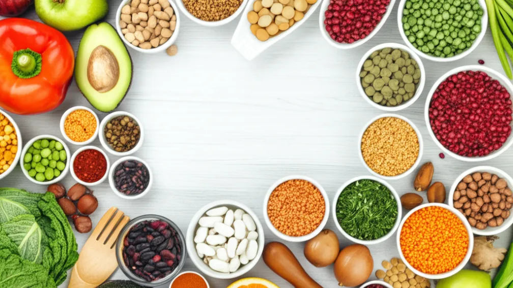 Mituri despre alimentația vegetariană și vegană: Lipsesc proteinele? Soia este sănătoasă? Este o alimentație scumpă?