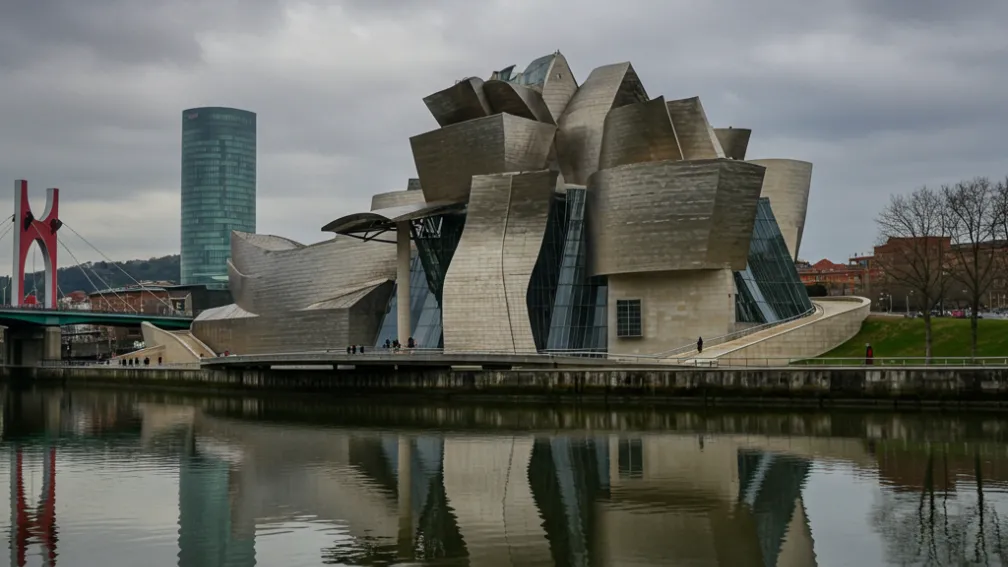 Alertă falsă la Muzeul Guggenheim Bilbao: Evacuare de două ore și jumătate