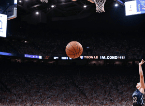 NBA Playoff: Golden State câștigă fără Curry, Indiana învinge Cleveland la limită