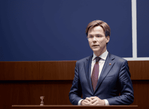 Rutte îndeamnă aliații să crească cheltuielile militare NATO: „2% clar nu sunt suficienți”
