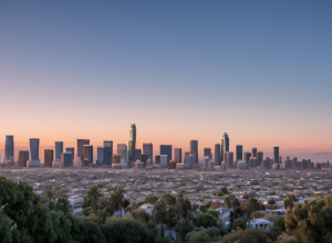 Primarul din Los Angeles reduce interdicția de circulație după scăderea violenței în timpul protestelor