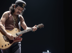 Carlos Santana a cucerit Barcelona: Un concert memorabil la Palau Sant Jordi