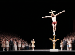 Comediantă, denunțată după ce a simulat masturbarea cu un crucifix într-o biserică