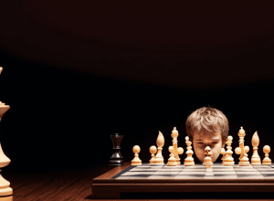 Magnus Carlsen strălucește: Marele maestru norvegian obține o victorie spectaculoasă