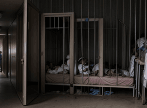 Creștere alarmantă a tentativelor de suicid în centrele ICE: Condițiile de detenție agravează criza