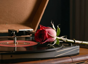 Bărbații și Iluzia Tinereții Eterne: O Reflecție Asupra Îmbătrânirii Masculine