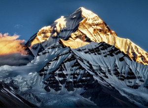 Benjamin Védrines: Record pe K2 și Documentarul care Dezvăluie Fața Umană a Alpinismului