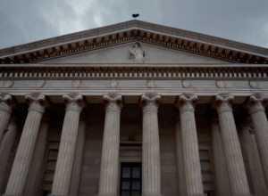 Sute de oameni protestează la Curtea Supremă din Madrid împotriva condamnării Procurorului General