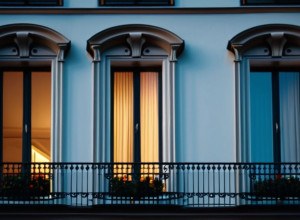 Scăderea Numărului de Apartamente Turistice în Madrid: Dezbatere Politică Aspră