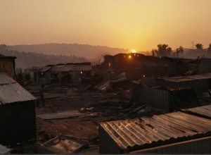 Incendiu devastator într-o așezare improvizată din Barcelona: Doi răniți și barăci distruse