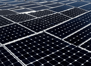 Cercetătorii MIT dezvăluie o descoperire în domeniul panourilor solare: eficiență de 50% atinsă