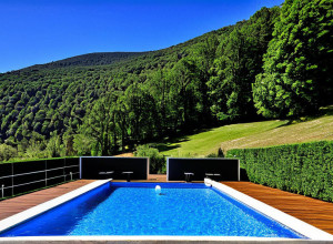 Trei proprietăți de lux spectaculoase: de la o fermă restaurată la o vilă cu teren de padel