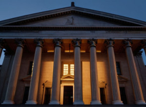 Judecătorul Peinado o scoate de sub acuzație pe un înalt oficial de la Moncloa într-un dosar de deturnare de fonduri