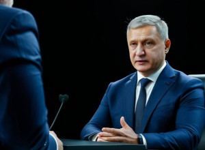 Liderii Mondiali se Unesc pentru a Defini Standarde Unificate de Siguranță a IA