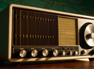 DJ-ii Anti-Poliomielită din Mozambic Luptă Împotriva Dezinformării Prin Undele Radio