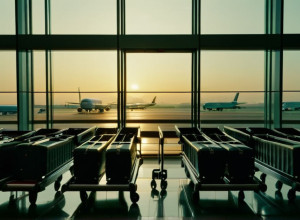 Pasageri Blocați la Madrid: Anularea Zborurilor către Venezuela Creează Haos pe Aeroportul Barajas