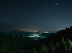 Manifest pentru Întuneric: Poluarea Luminoasă și Impactul Asupra Vieții Nopții