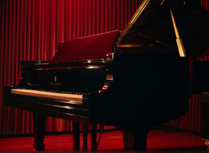 Catifeaua Nocturnă a lui Bill Evans: O Călătorie în Inima Jazz-ului