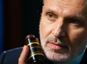 Căutarea și dezvoltarea de noi medicamente