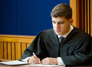 Instanța obligă Vitoria să reevalueze examenul unui tânăr autist exclus dintr-o funcție publică