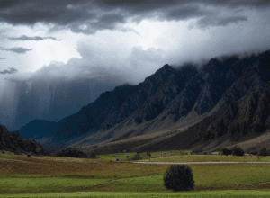 Alertă Meteo: Furtunile se Domolesc Astăzi, dar o Ciclonă Periculoasă Atinge România Vineri - Ploi Abundente și Pericol de Inundații
