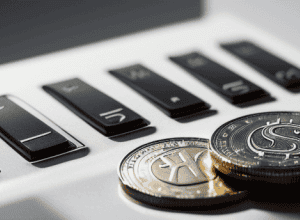 Companiile aplică deja rețineri de IRPF angajaților cu salariul minim – Impact și implicații