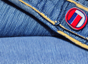 Oferta zilei: Jeans pentru bărbați de la Tommy Hilfiger cu o reducere de 60%