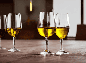Degustare de vinuri în timp ce faci surf sau o provocare pentru Cristiano Ronaldo: Așa duce Maximilian Riedel tradiția cristalului pe Instagram - [Cuvinte cheie: Maximilian Riedel, Vinuri, Instagram, Cristal]
