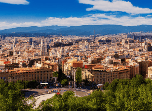 Salvador Illa pledează pentru un model economic de "drepturi și obligații" în opoziție cu "privilegiile" lui Ayuso. Catalunia își propune relansarea economică în Spania.