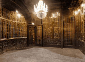 O femeie de 90 de ani pierde lupta legală pentru instalarea unui lift: Legea veche îi dă dreptate proprietarei