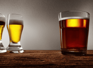 Scade consumul de alcool: Urmează tutunul?