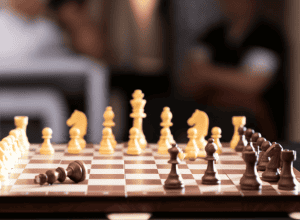 Carlsen câștigă la Paris și se bucură «ca un copil» de șahul ‘freestyle’