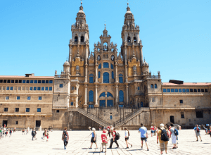 Felipe și Matilde ai Belgiei finalizează Camino de Santiago cu copiii lor, la opt ani și 700 de kilometri distanță