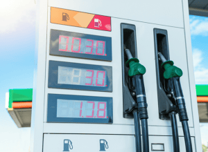 Benzină și motorină mai ieftine de Paște după creșteri anterioare