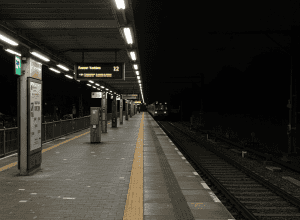 Renfe uită să programeze un autobuz după o defecțiune și lasă zeci de pasageri mai mult de o oră în stația Castelldefels