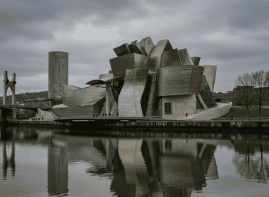 Alertă falsă la Muzeul Guggenheim Bilbao: Evacuare de două ore și jumătate