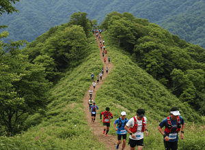 Sara Alonso triumfă în infernul pantelor sălbatice de 30% din Kobe în cursa inaugurală a Golden Trail Series