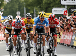 Skjelmose îl învinge pe Pogacar la fotofiniș în Amstel Gold Race