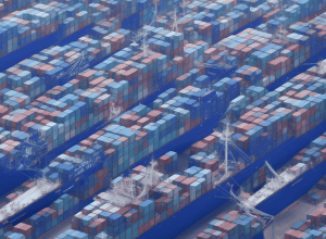 Războiul comercial destabilizează traficul maritim: cererea de containere din China către SUA se prăbușește