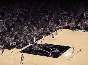 Gregg Popovich părăsește banca tehnică a echipei Spurs după 29 de sezoane și cinci titluri
