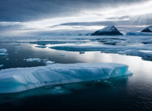 Chimistul David King: "Experimentele de răcire a planetei sunt esențiale și nu ar trebui oprite"