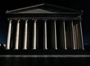 Activiste Femen Protestează la o Slujbă în Onoarea lui Franco, Agresiune la Madrid