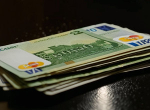 Angajată Domestică Arestată în Madrid Pentru Fraudă de 110.000 Euro Asupra Femeii Îngrijite