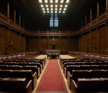 Criza Guvernamentală în Spania: PSOE și Sumar Discută Scandalurile și Noul Purtător de Cuvânt