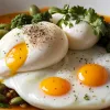 Rețetă: Fasole boabe stufată cu ou poșat – o delicatesă culinară